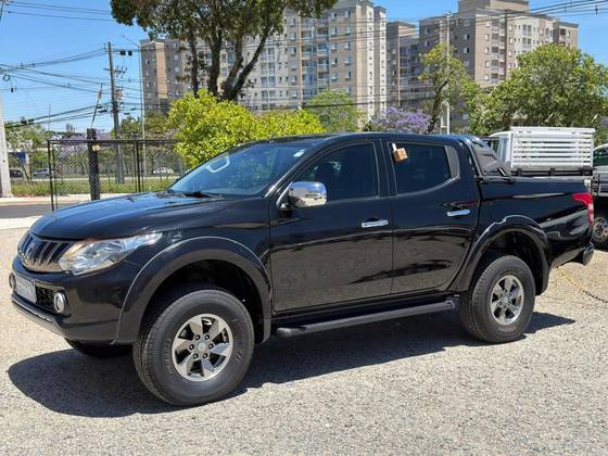 MITSUBISHI L200 TRITON 2.4 16V TURBO DIESEL SPORT HPE CD 4P 4X4 AUTOMÁTICO MITSUBISHI L200 TRITON 2.4 16V TURBO DIESEL SPORT HPE CD 4P 4X4 AUTOMÁTICO